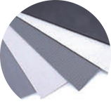 Stroj na kalandrovanie PVC fólie